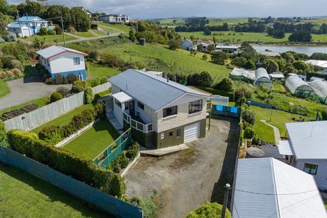 Photo of property in 16 Semple Street, Kakanui, Oamaru, 9495