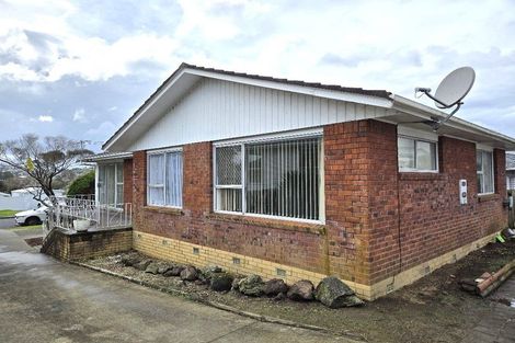 Photo of property in 2/56 Cockayne Crescent, Sunnynook, Auckland, 0620