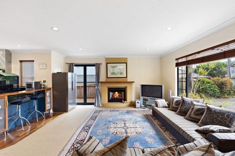 Photo of property in 33 Byblos Place, The Gardens, Auckland, 2105