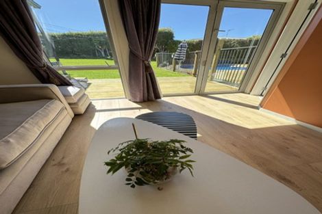 Photo of property in 8 September Place, Forrest Hill, Auckland, 0620