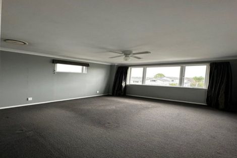 Photo of property in 100 Flanshaw Road, Te Atatu South, Auckland, 0610