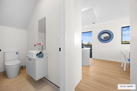 Photo of property in 37 Maungakaraka Road, Karaka, 2580