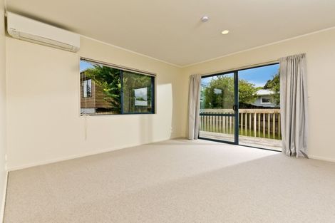 Photo of property in 12a Firle Place, Green Bay, Auckland, 0604