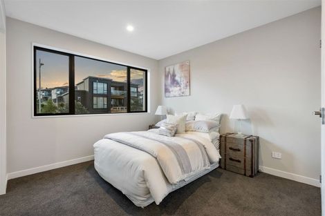 Photo of property in 28 Longshore Drive, Long Bay, Auckland, 0630