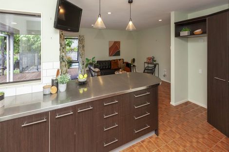 Photo of property in 2 Pukatea Close, Raumati Beach, Paraparaumu, 5032