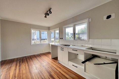 Photo of property in 3 Ozich Avenue, Te Atatu South, Auckland, 0610