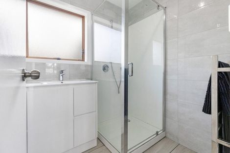 Photo of property in 2/2 Forsythe Place, Massey, Auckland, 0614