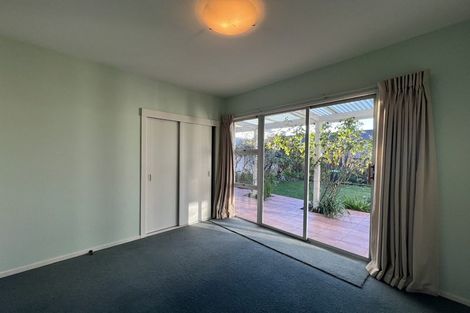 Photo of property in 11 Camberwell Place, Avonhead, Christchurch, 8042