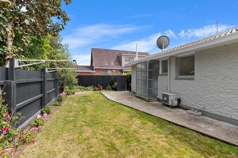 Photo of property in 2/3 Sawtell Place, Northcote, Christchurch, 8052