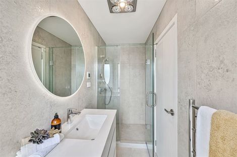 Photo of property in 562b Beach Road, Rothesay Bay, Auckland, 0630