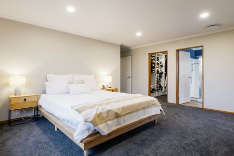 Photo of property in 18 Gibbston Close, Huntington, Hamilton, 3210