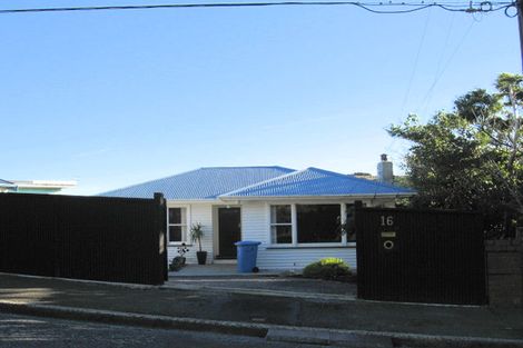 Photo of property in 16 Miles Crescent, Newlands, Wellington, 6037