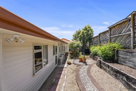 Photo of property in 35 Cromwell Drive, Fitzroy, Hamilton, 3206