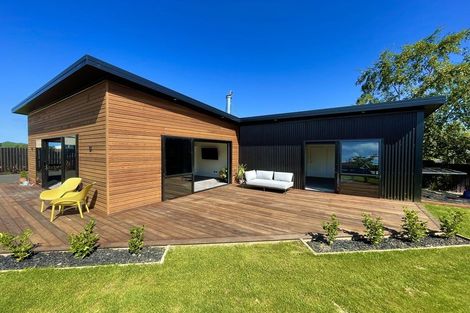 Photo of property in 16 Whitestone Crescent, Weston, Oamaru, 9401