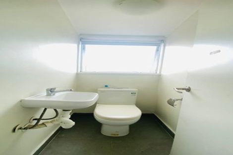 Photo of property in 2 Caspian Close, New Lynn, Auckland, 0600