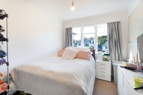 Photo of property in 22 Lyndfield Lane, Newlands, Wellington, 6037