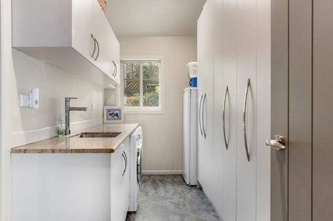 Photo of property in 77 Harbour View Road, Omokoroa, 3114