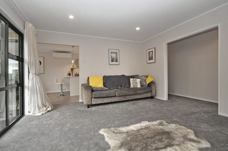 Photo of property in 27a Tahi Terrace, Glen Eden, Auckland, 0602