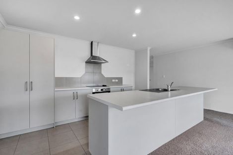 Photo of property in 17 Heta Road, Highlands Park, New Plymouth, 4312