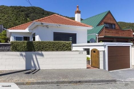 Photo of property in 255 Marine Parade, Eastbourne, Lower Hutt, 5013