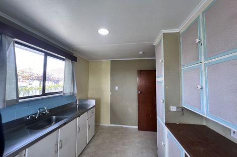 Photo of property in 72 Kelman Road, Kelston, Auckland, 0602