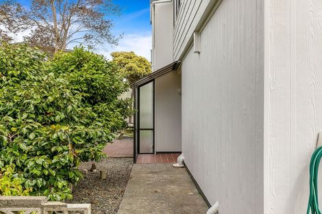 Photo of property in 2/13 Mana Esplanade, Paremata, Porirua, 5026