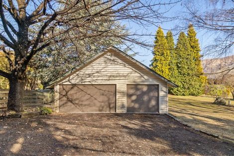 Photo of property in 261 Beacon Point Road, Wanaka, 9305