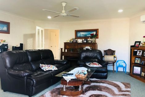 Photo of property in 23a Lisa Rise, Half Moon Bay, Auckland, 2012