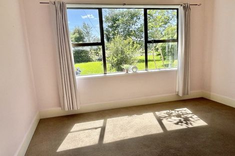 Photo of property in 190 Boord Crescent, Kumeu, 0891