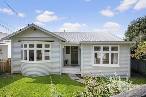 Photo of property in 171 Derwent Street, Island Bay, Wellington, 6023
