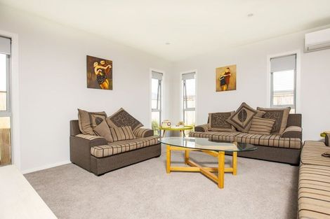 Photo of property in 18 Tarata Grove, Lansdowne, Masterton, 5810