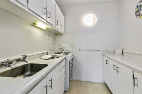 Photo of property in Hobson Court Flats, 58/70 Hobson Street, Thorndon, Wellington, 6011