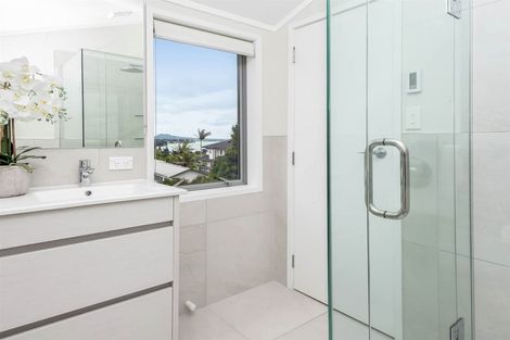 Photo of property in 19 Copperfield Terrace, Mellons Bay, Auckland, 2014