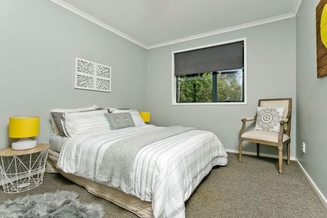 Photo of property in 21 Nottingham Place, Northcross, Auckland, 0630