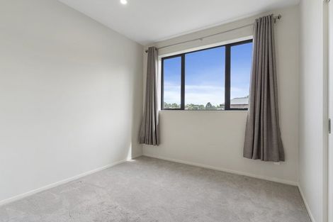 Photo of property in 21c Cherry Tree Place, Massey, Auckland, 0614
