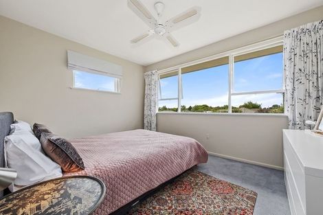 Photo of property in 8 Martbern Crescent, Bishopdale, Christchurch, 8053