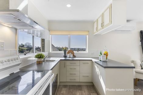 Photo of property in 8b Havana Place, Glenfield, Auckland, 0629