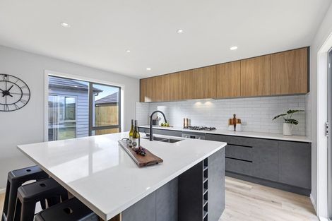 Photo of property in 33 Lumbarda Drive, Kumeu, 0810