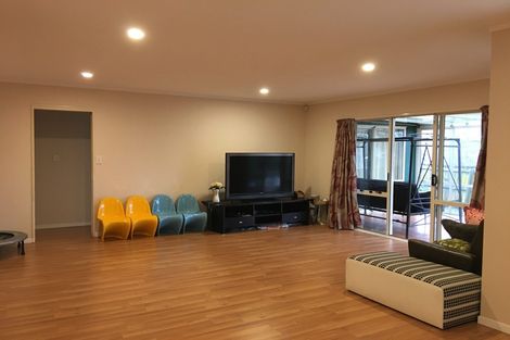 Photo of property in 18 Mercury Lane, Windsor Park, Auckland, 0632