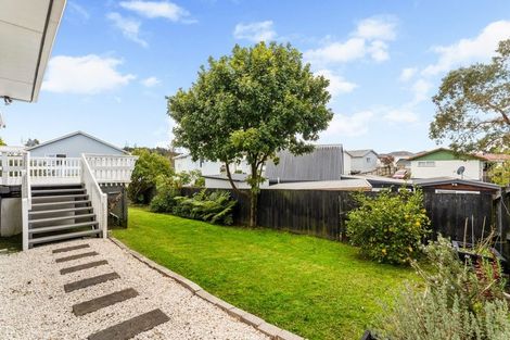 Photo of property in 15 Lendic Avenue, Henderson, Auckland, 0612