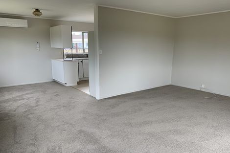 Photo of property in 2/6 Bundena Place, Clendon Park, Auckland, 2103