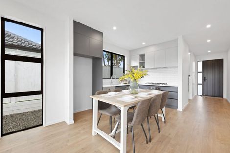 Photo of property in 4 Auden Close, Somerville, Auckland, 2014