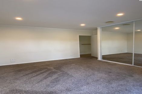 Photo of property in 27 Aplin Place, Birkdale, Auckland, 0626