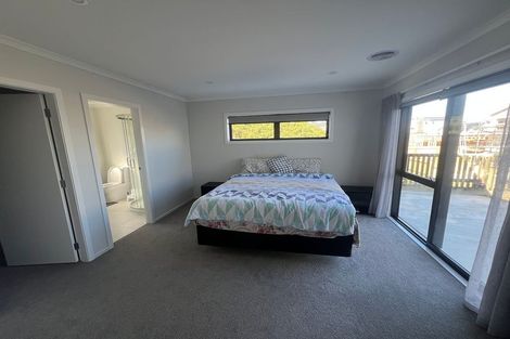 Photo of property in 35 Farnworth Terrace, Glenside, Wellington, 6037