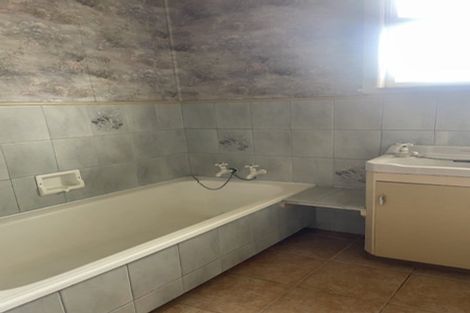 Photo of property in 98 Wharf Road, Te Atatu Peninsula, Auckland, 0610