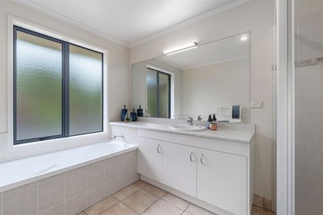 Photo of property in 34 Terry Smyth Drive, Kumeu, 0892