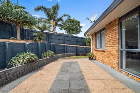 Photo of property in 11 Saralee Drive, Manurewa, Auckland, 2105