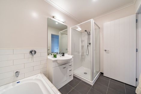 Photo of property in 42a Landsdowne Terrace, Karori, Wellington, 6012