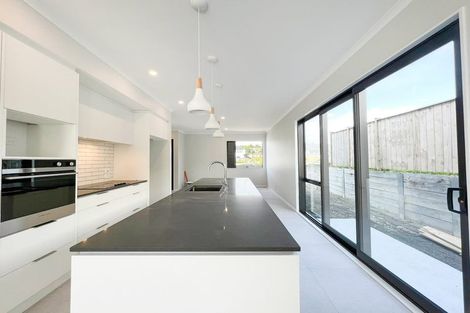 Photo of property in 48 Cambie Avenue, Red Beach, 0932