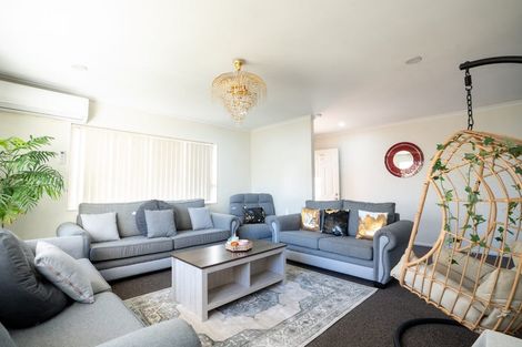 Photo of property in 63 Castlefinn Drive, Weymouth, Auckland, 2103